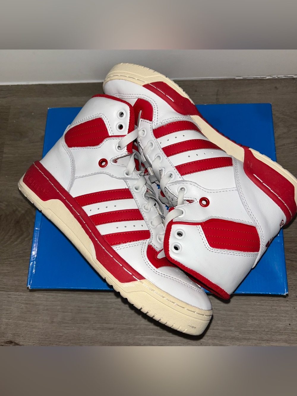 Adidas Top 10 - Rivalry Hi